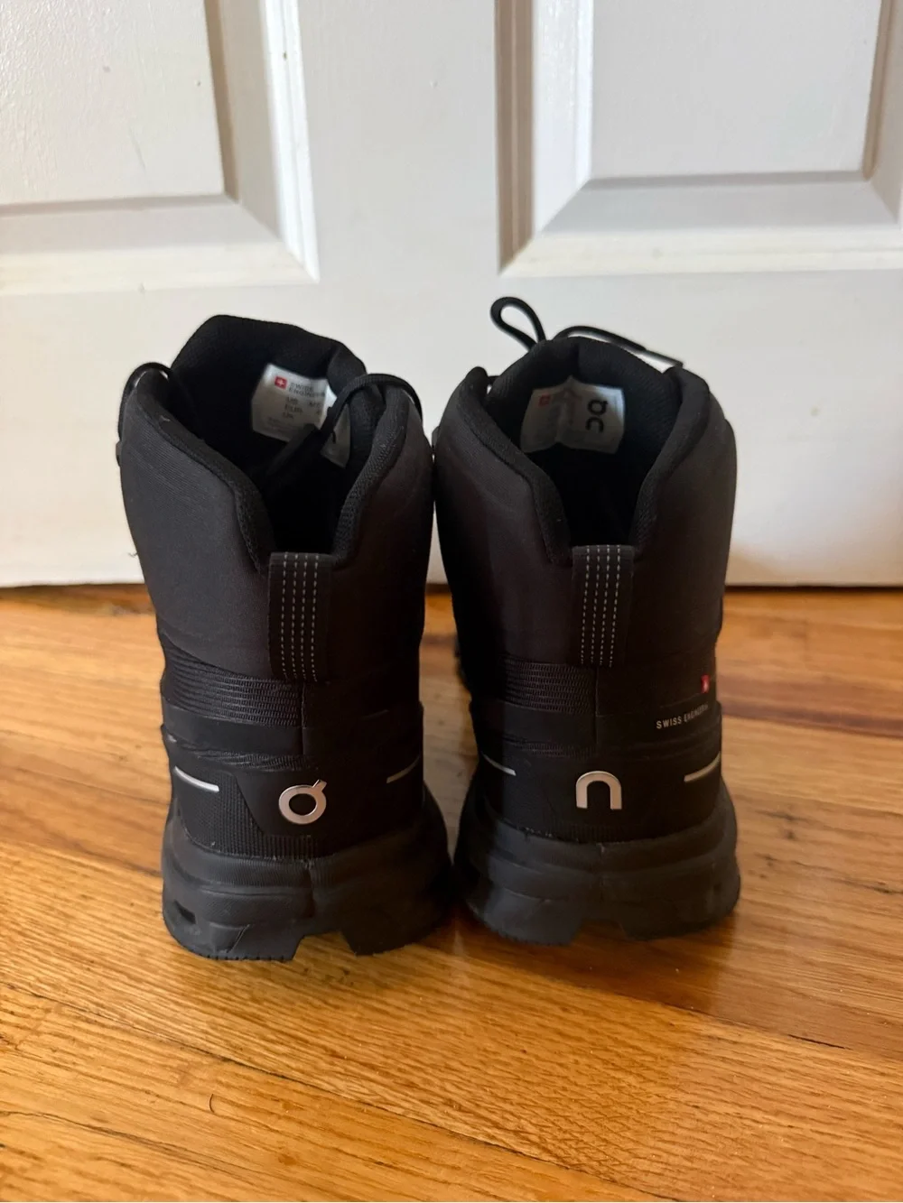 On Men’s Waterproof Hiking Boots – Black – Size US 9.5 (EU 43)